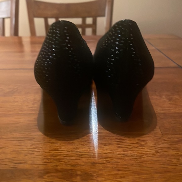 Salvatore Ferragamo black suede, Ladies 8 1/2 AA, very elegant. - Picture 4 of 9